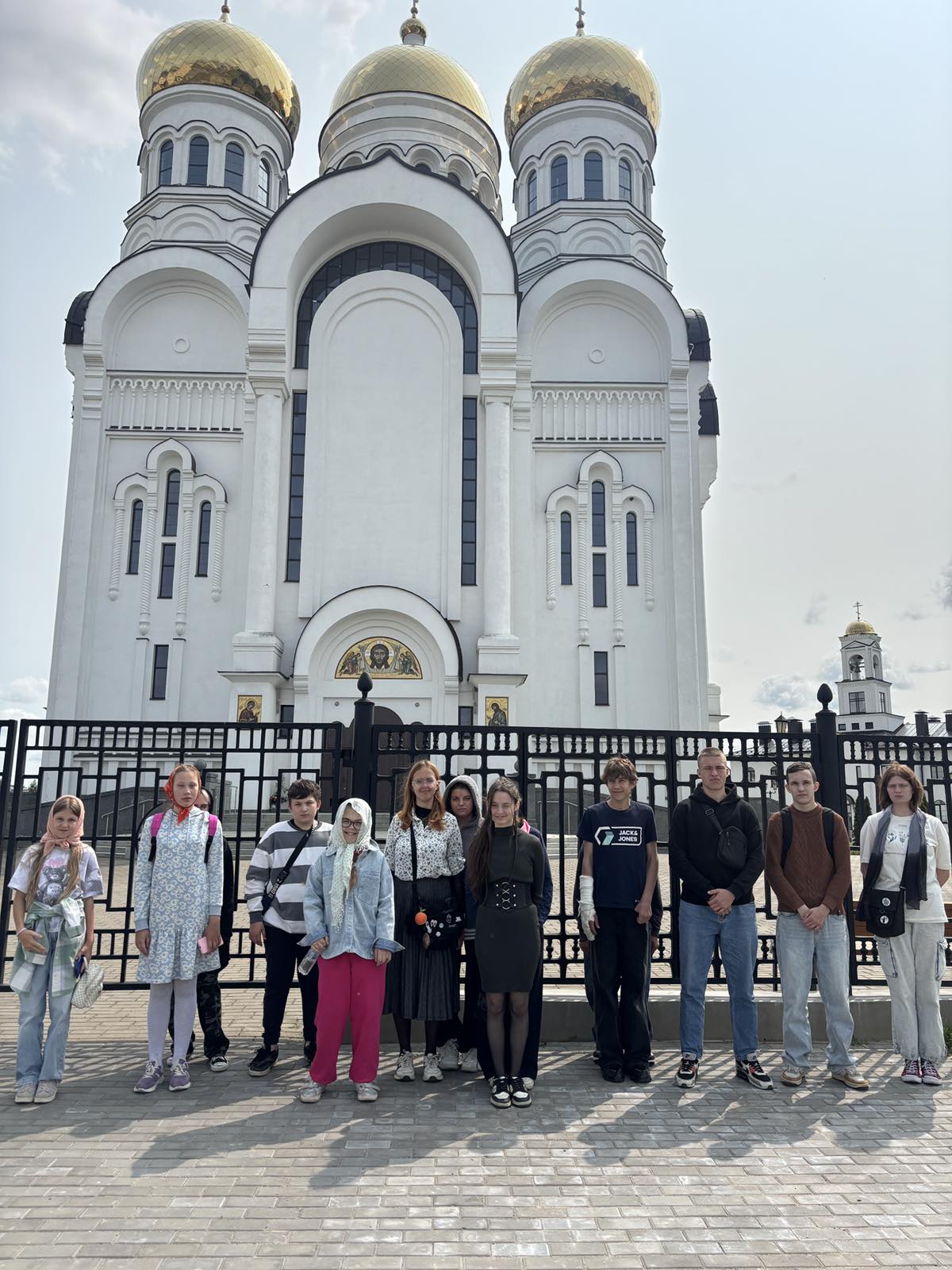 Посетили выставку изобразительного искусства на базе Прихода Спасо-Преображенского храма